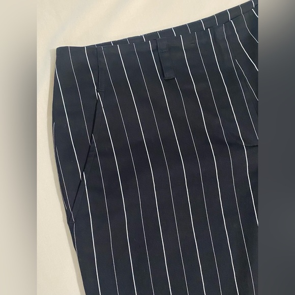 Anne Klein pinstripe crop pant. EUC - Picture 7 of 12